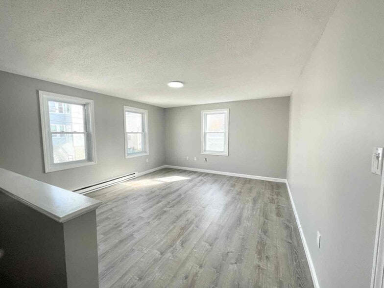 Building Photo - 133 Bellingham St