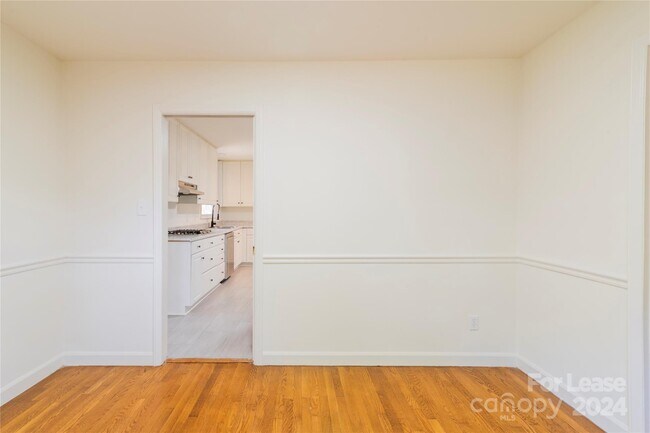 Building Photo - 5020 Coronado Dr