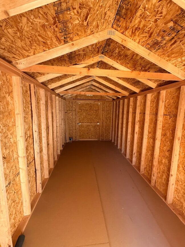 Building Photo - Pet Friendly 3 Bdrm 1 Bath 1.8 Miles to OI...