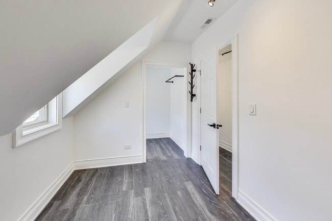 Building Photo - 3043 N Monticello Ave