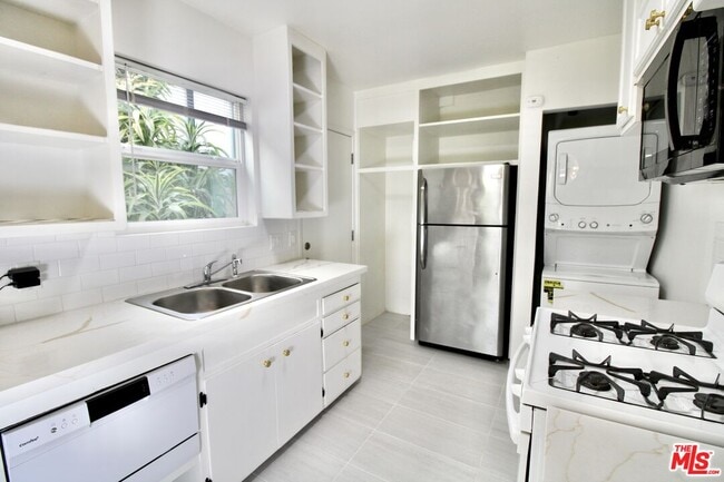 Building Photo - 4336 Laurel Canyon Blvd
