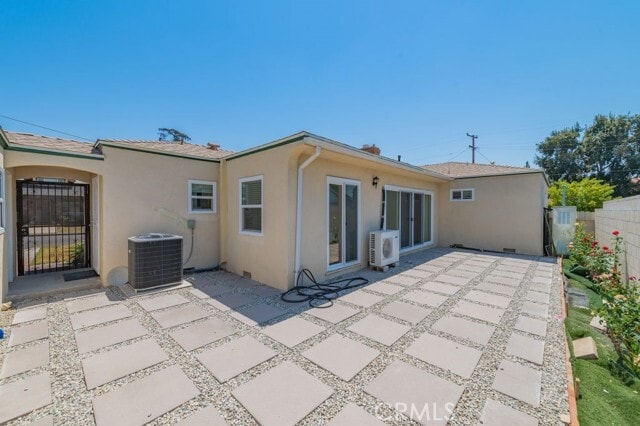 Building Photo - 9859 Howland Dr