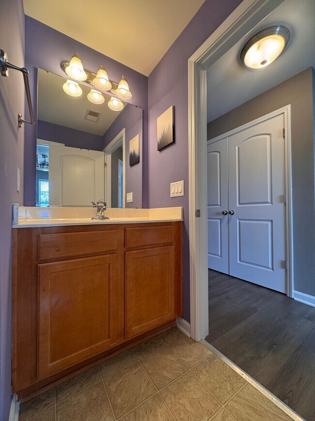 Building Photo - 2BR 2BA Condo with All Appliances Included