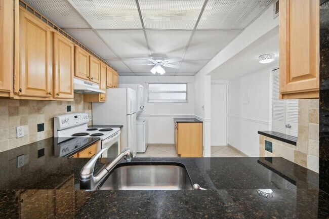Building Photo - 3580 S Ocean Blvd