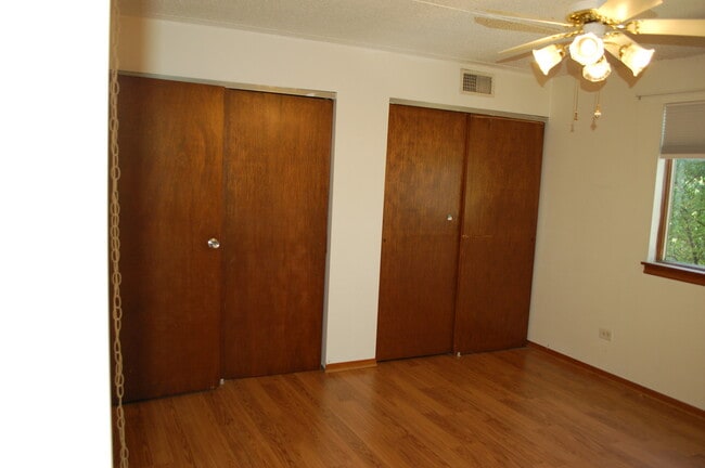 Building Photo - 5S070 Pebblewood Ln