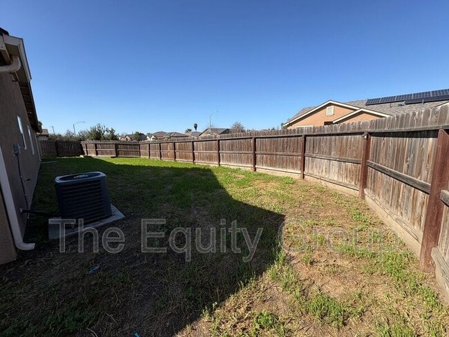 Building Photo - 717 W Perez Ave