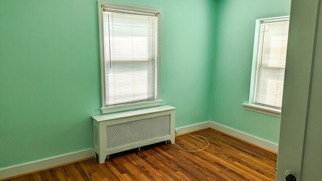 Building Photo - 3 Bedrooms, 1.5 Bathrooms - Guilderland Schools