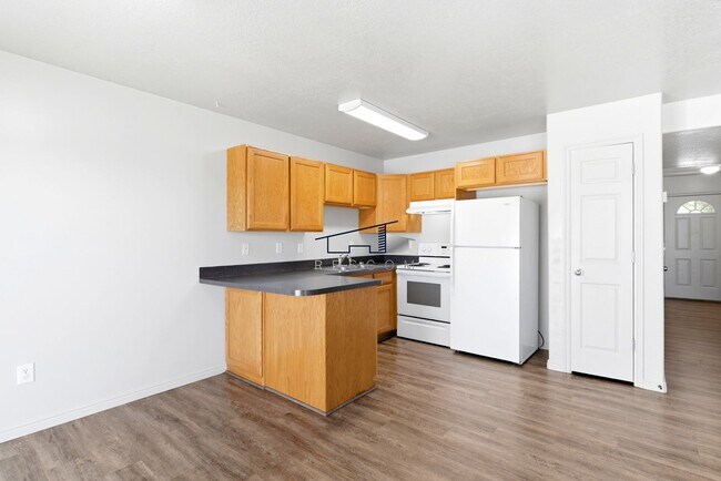 Building Photo - Fantastic West Haven Townhome for Lease!