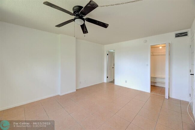 Building Photo - 113 Royal Pk Dr