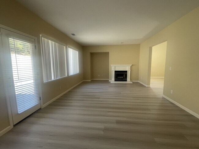 Building Photo - 4 Bedroom 3 Bath Hiddenbrook Home