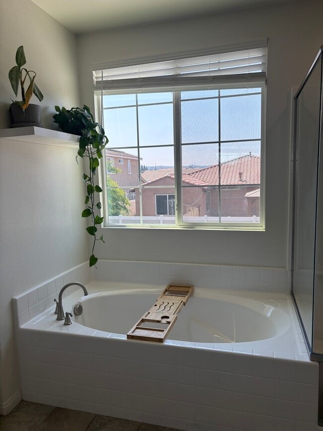 Building Photo - Beautiful 4- Bedroom Home