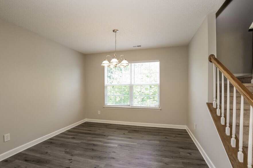 Building Photo - 2127 Pleasant Dale Dr