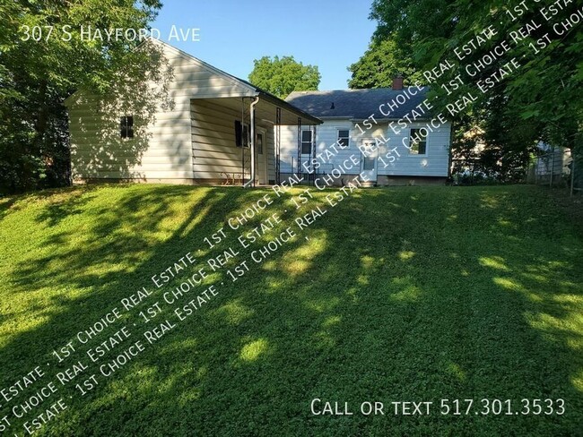 Building Photo - Nice 2-BDR 1-BTH House w/ Fenced Yard and ...