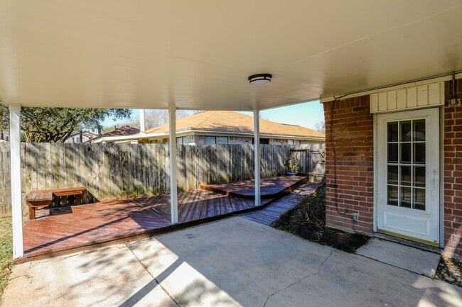 Building Photo - 8123 Big Oak Trail Dr