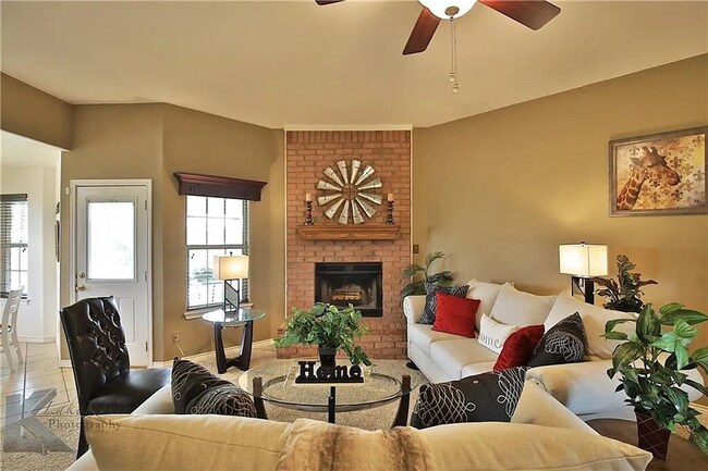 Building Photo - Cute 3-bedroom, 2-bath home