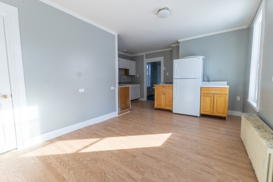 Building Photo - 44 Olive St