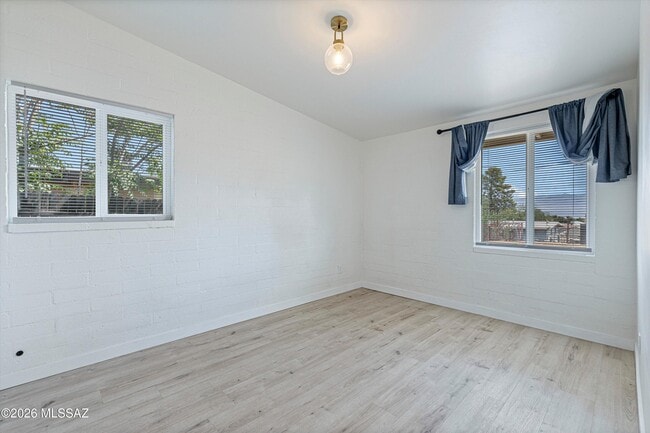 Building Photo - 227 S Ave B