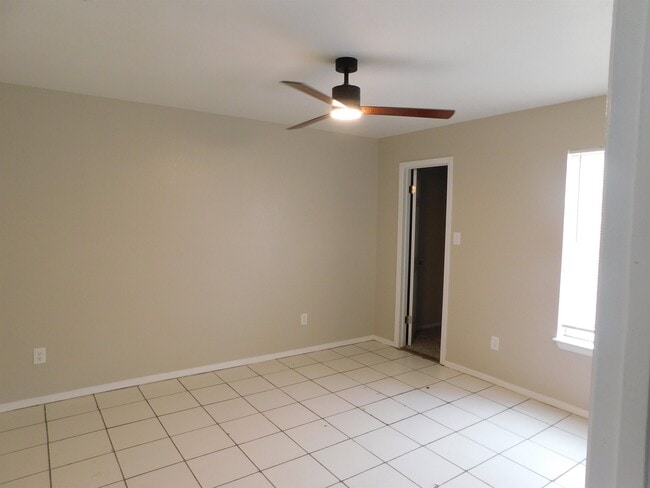 Building Photo - 105 Rockwell Way