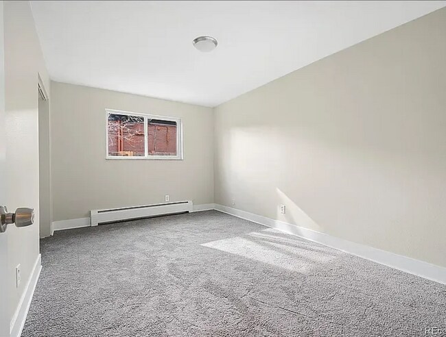 Building Photo - "Spacious 3-Bed, 2-Bath Condo Retreat in P...