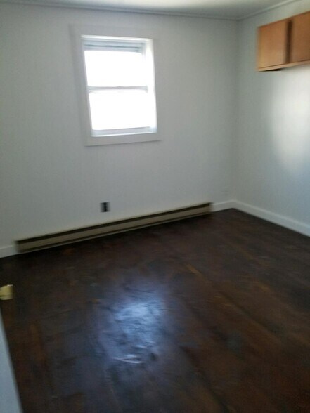 Building Photo - 12 Church St