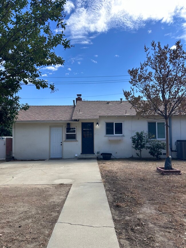 Building Photo - 167 E San Jose Ave