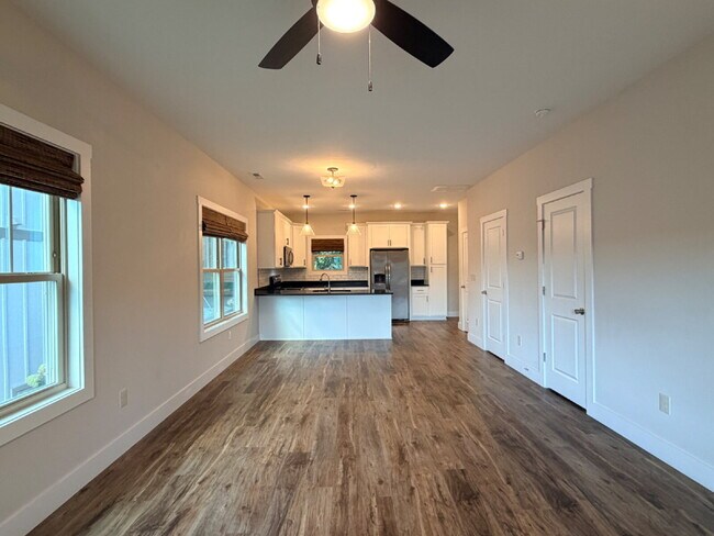 Building Photo - 2 Bed/2.5 Bath Home for Rent in Weaverville, NC