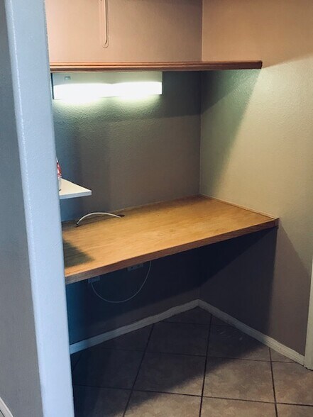 Built in workstation - 10550 W Alexander Rd