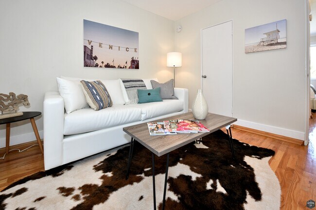 Building Photo - 16 Clubhouse Ave