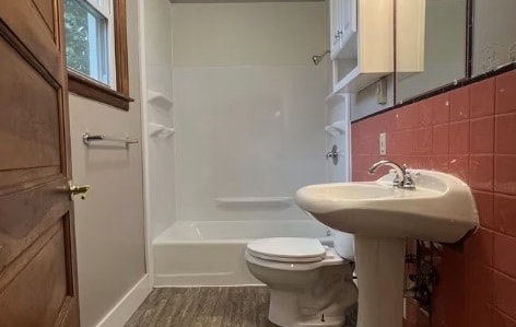 Building Photo - 1720 Avoca St