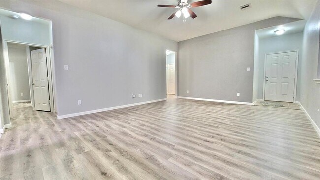 Building Photo - 23614 Maple View Dr