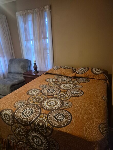 Building Photo - 35 Algonquin St