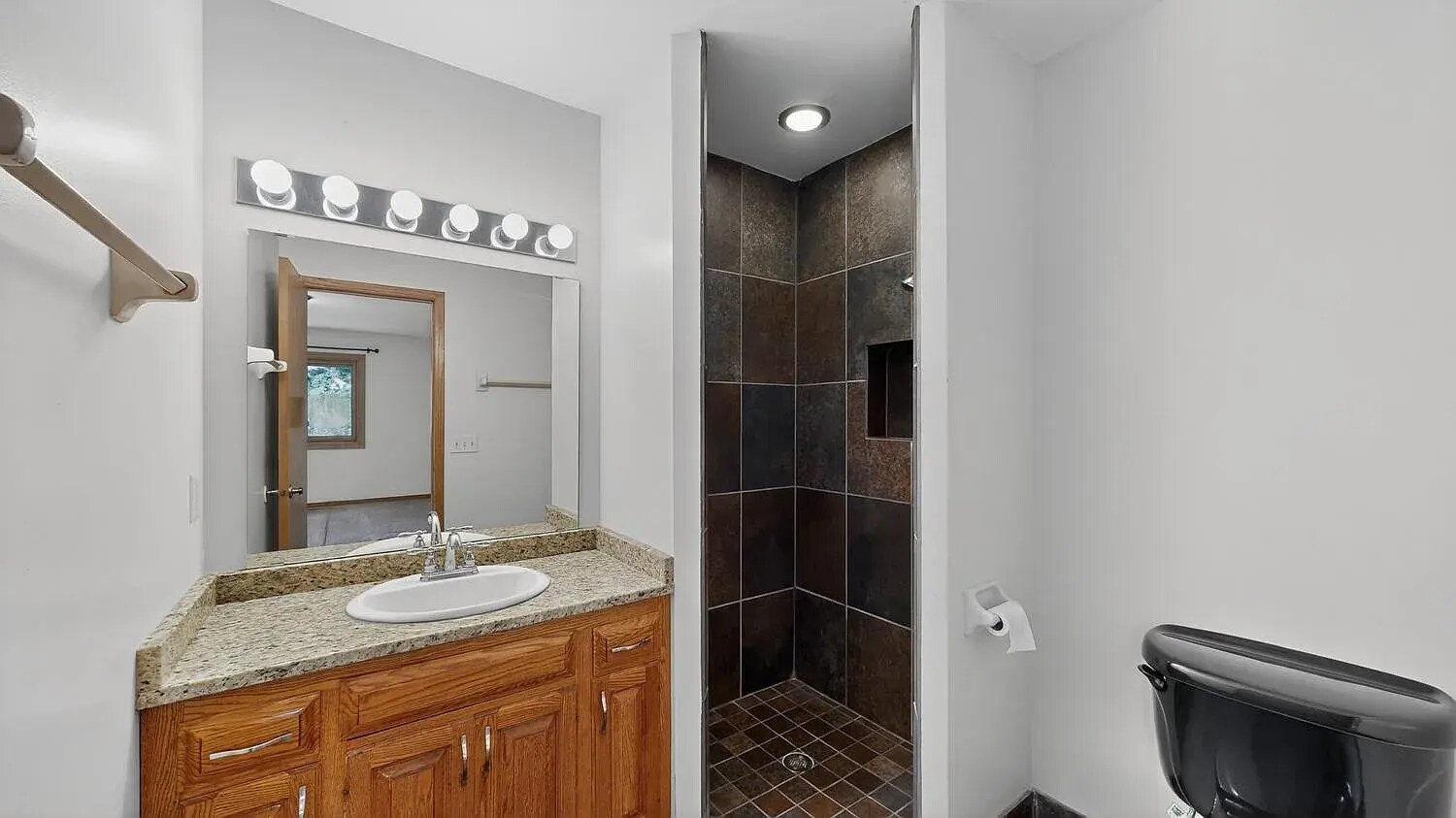 Bath 2 - 4543 Arbor Dr NW