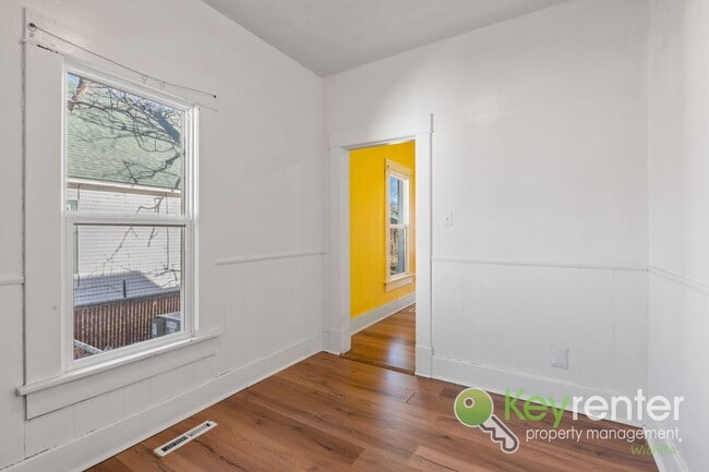 Building Photo - N Jefferson Duplex