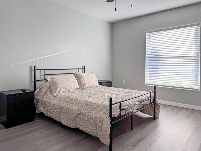 Building Photo - 6819 San Bruno Dr