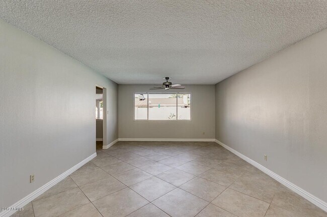 Building Photo - Best Neighborhood around ASU!  5 Bed 2 Bath with great yard