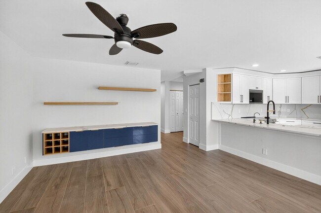 Building Photo - 7306 Spinnaker Bay Dr