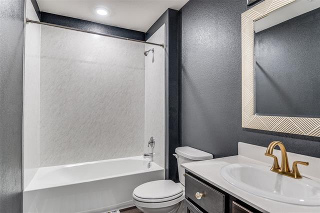 Building Photo - 11220 W Pond Dr