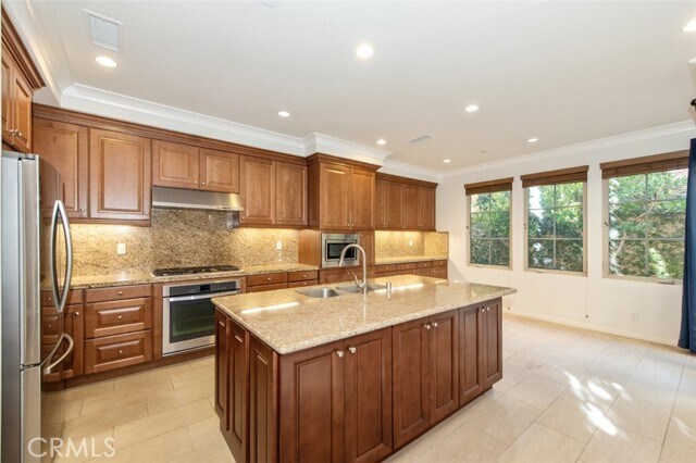 Building Photo - 83 Bianco