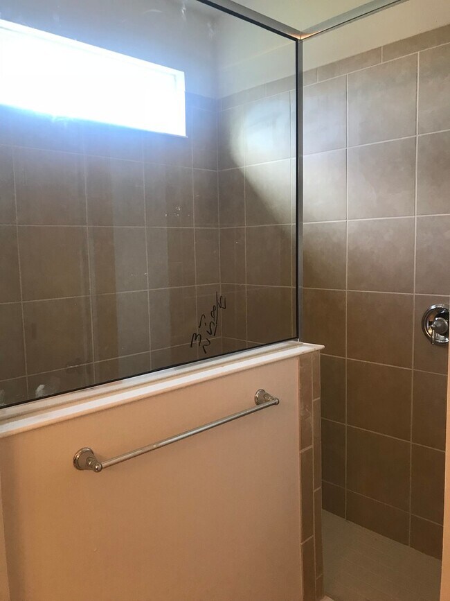 Building Photo - 5 Bedroom 4 Bathroom Family Home at Windst...