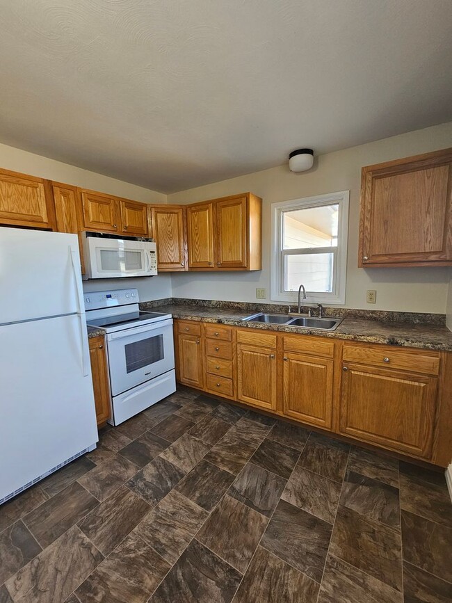 Building Photo - 3 BEDROOM | 1 BATH | SINGLE-LEVEL HOME | SOUTH