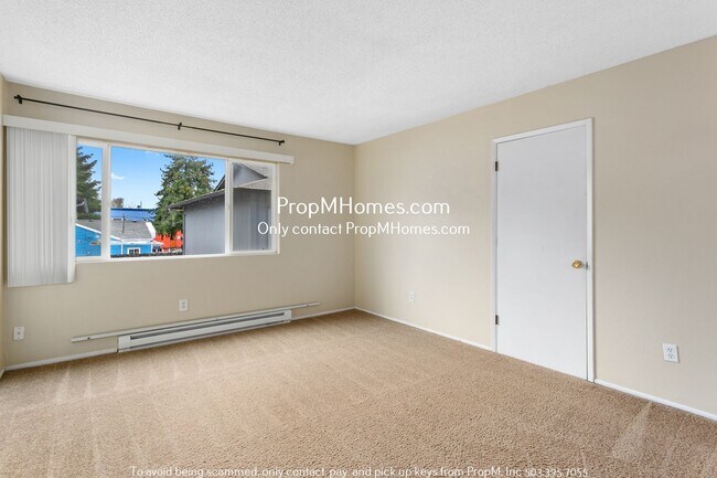 Building Photo - Spacious Apartment In St. Johns Neighborhood!