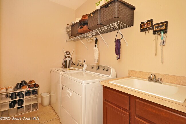 Building Photo - 1185 Talon Way