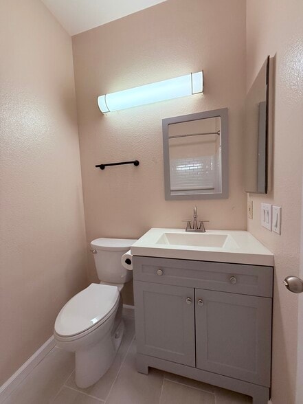 bath 1 - 1950 Camino De La Reina