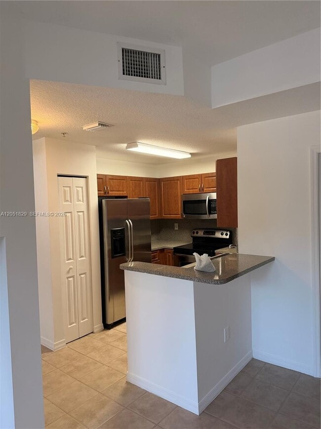 Building Photo - 906 SW 143rd Ave