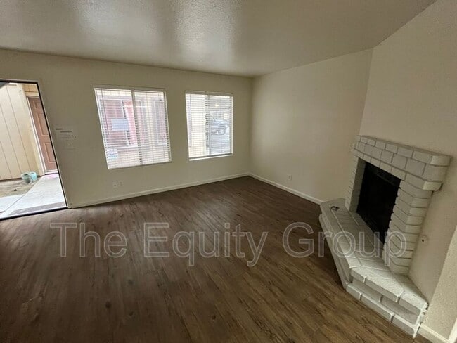Building Photo - 3936 W Meadow Ave