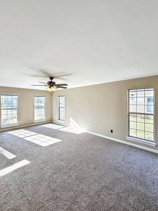 Building Photo - 6005 Almond Creek N Ln