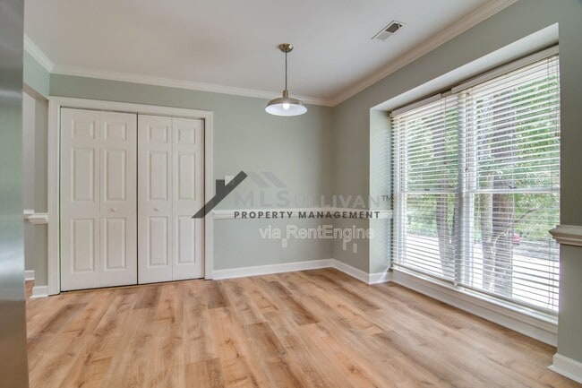 Building Photo - 5500 Fortunes Ridge Dr