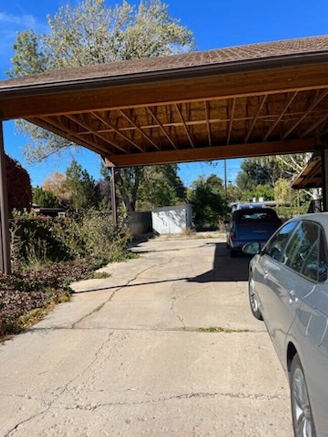 Building Photo - Charming home