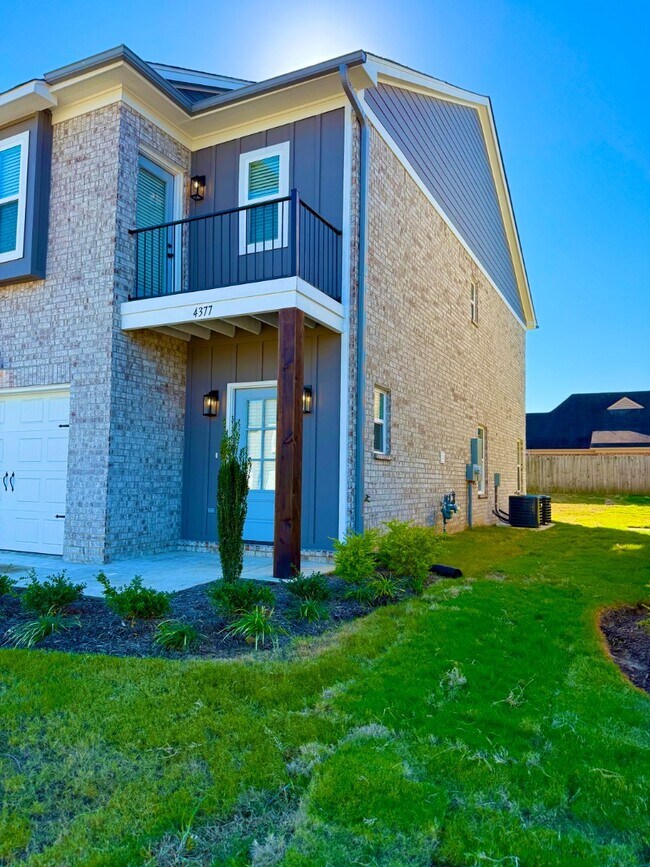 Building Photo - 4378 Parkcrest Dr