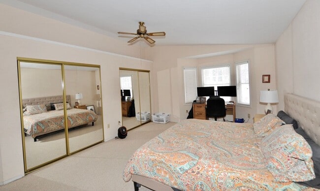 Building Photo - Fairway Golf Course 3 bed 3 bath with basement